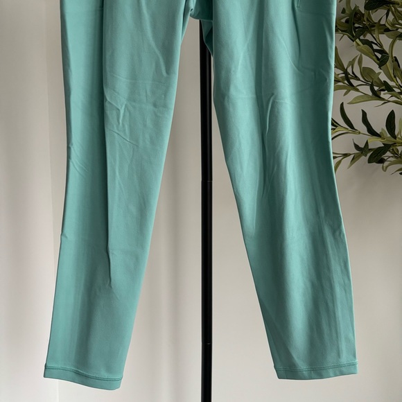 • [Athleta] Workout Leggings • - Picture 3 of 9